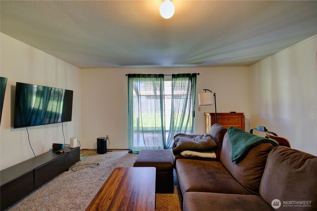 73 NW Roeder Drive, Oak Harbor, WA 98277