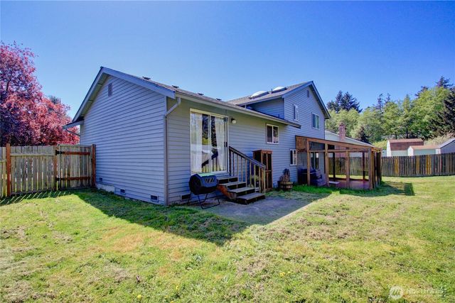 73 NW Roeder Drive, Oak Harbor, WA 98277