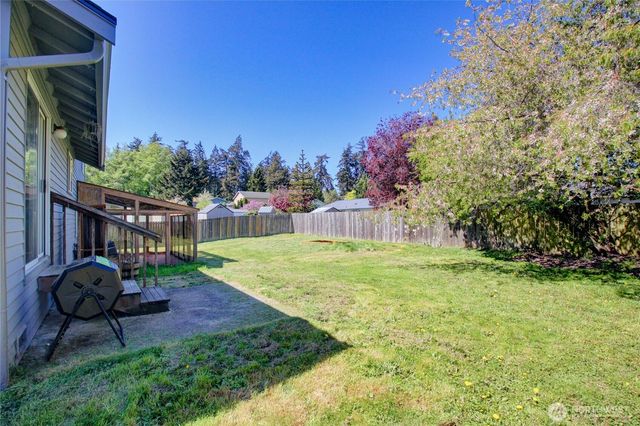 73 NW Roeder Drive, Oak Harbor, WA 98277