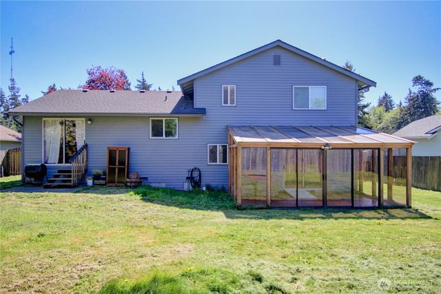 73 NW Roeder Drive, Oak Harbor, WA 98277