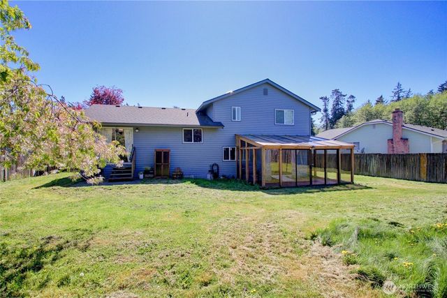 73 NW Roeder Drive, Oak Harbor, WA 98277