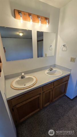 73 NW Roeder Drive, Oak Harbor, WA 98277