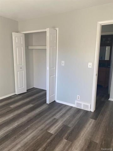 25316 Shiawassee Circle 203, Southfield, MI 48033