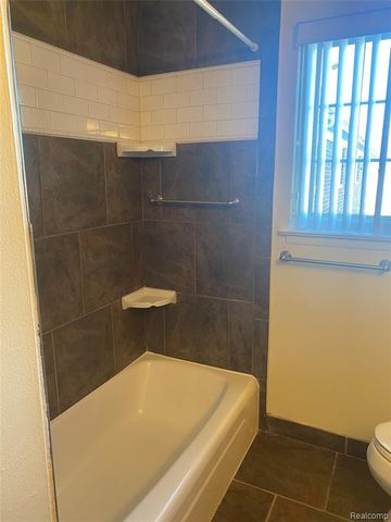 25316 Shiawassee Circle 203, Southfield, MI 48033