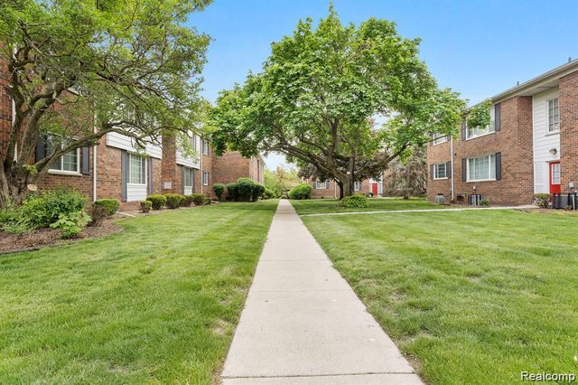 25316 Shiawassee Circle 203, Southfield, MI 48033
