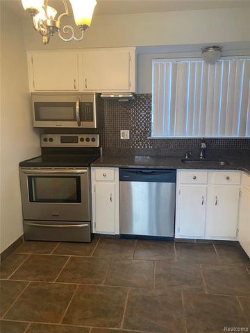 25316 Shiawassee Circle 203, Southfield, MI 48033