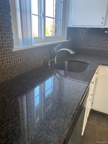 25316 Shiawassee Circle 203, Southfield, MI 48033