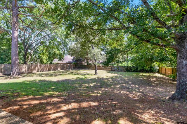 1737 Bearwood Lane, Tyler, TX 75703