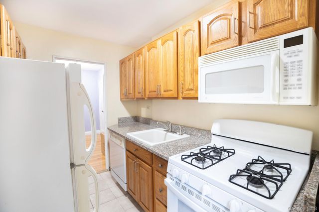 102-55 67 Road 2V, Forest Hills, NY 11375