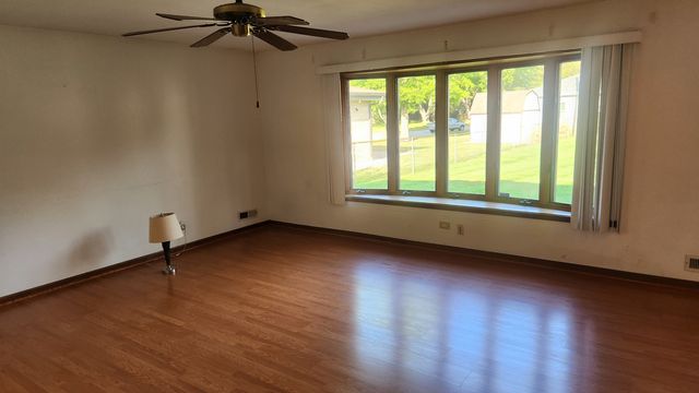 143 S Pleasant Avenue, Bloomingdale, IL 60108