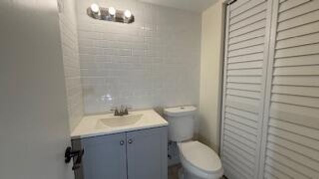 100 Stratford H, West Palm Beach, FL 33417