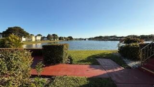 100 Stratford H, West Palm Beach, FL 33417