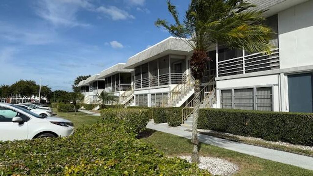 100 Stratford H, West Palm Beach, FL 33417
