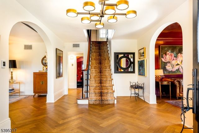 58 Crest Dr, South Orange Village Twp., NJ 07079