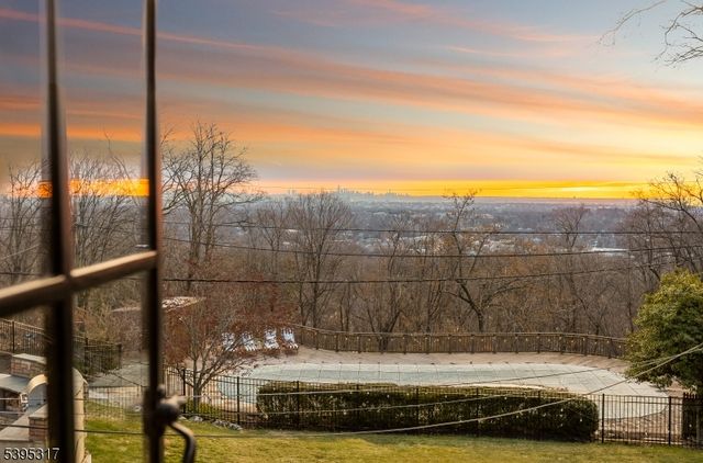 58 Crest Dr, South Orange Village Twp., NJ 07079