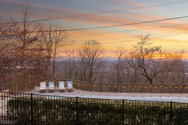 58 Crest Dr, South Orange Village Twp., NJ 07079