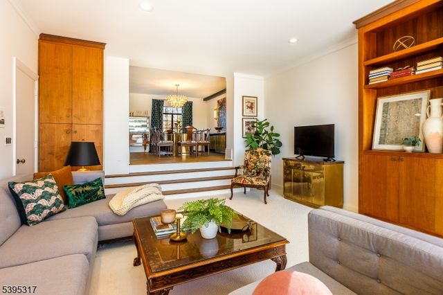 58 Crest Dr, South Orange Village Twp., NJ 07079