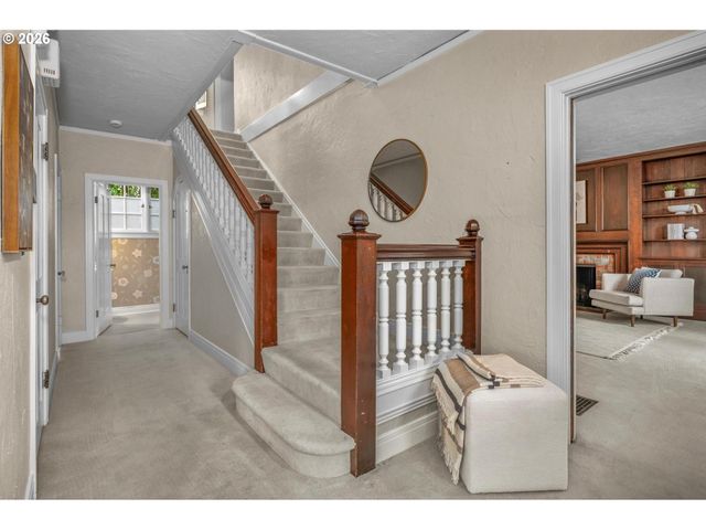 2300 Sw 18TH Ave, Portland, OR 97201