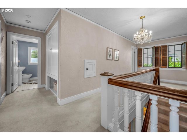 2300 Sw 18TH Ave, Portland, OR 97201