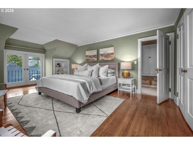 2300 Sw 18TH Ave, Portland, OR 97201