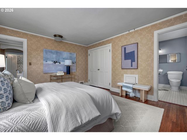 2300 Sw 18TH Ave, Portland, OR 97201