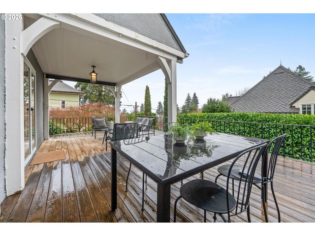 2300 Sw 18TH Ave, Portland, OR 97201