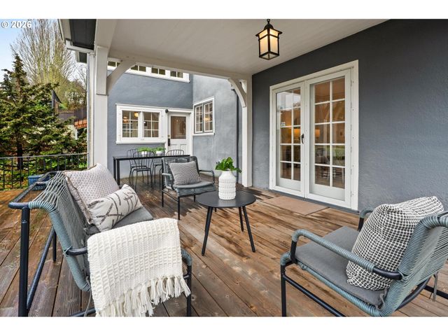 2300 Sw 18TH Ave, Portland, OR 97201