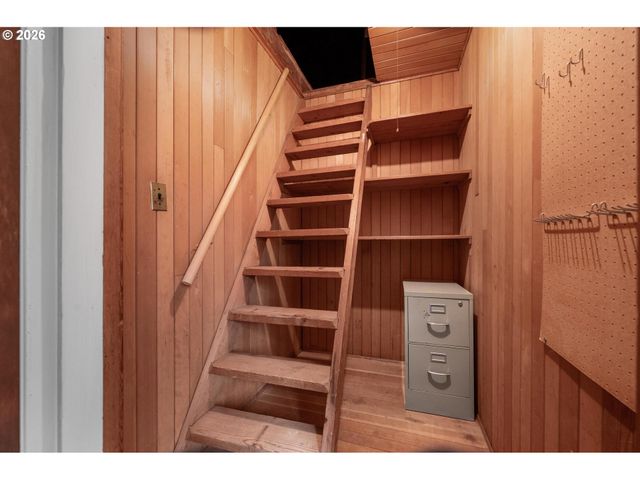 2300 Sw 18TH Ave, Portland, OR 97201