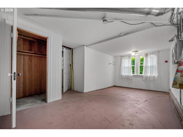 2300 Sw 18TH Ave, Portland, OR 97201