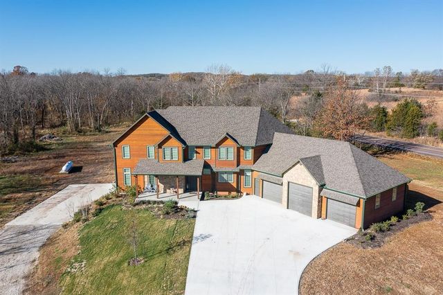 20473 199th Street, Tonganoxie, KS 66086