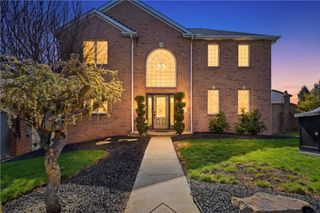 33 Mason Dr, Robinson Twp, PA 15108