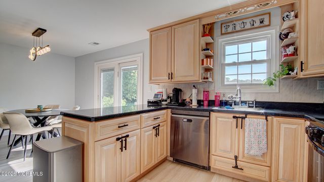 62 Jefferson Drive, Spotswood, NJ 08884