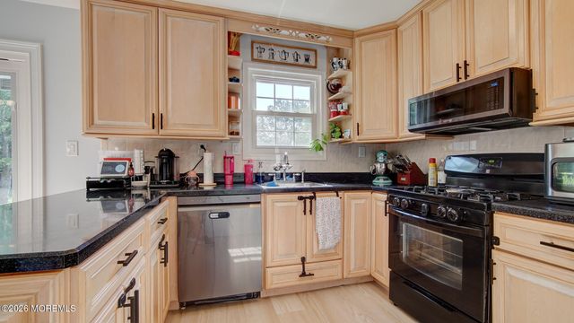 62 Jefferson Drive, Spotswood, NJ 08884