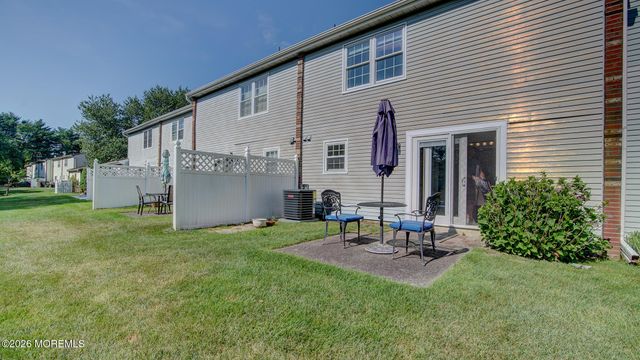 62 Jefferson Drive, Spotswood, NJ 08884