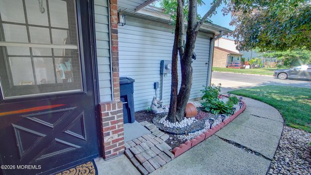 62 Jefferson Drive, Spotswood, NJ 08884