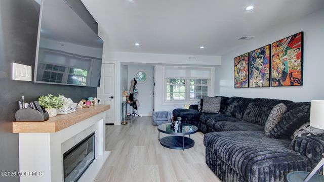 62 Jefferson Drive, Spotswood, NJ 08884