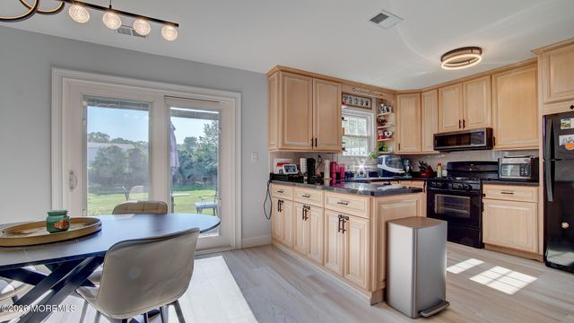 62 Jefferson Drive, Spotswood, NJ 08884