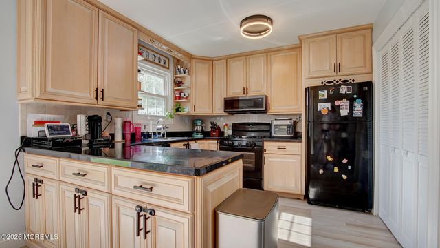 62 Jefferson Drive, Spotswood, NJ 08884