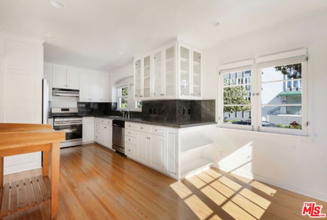 8664 W Olympic Boulevard, Los Angeles, CA 90035