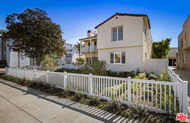 8664 W Olympic Boulevard, Los Angeles, CA 90035