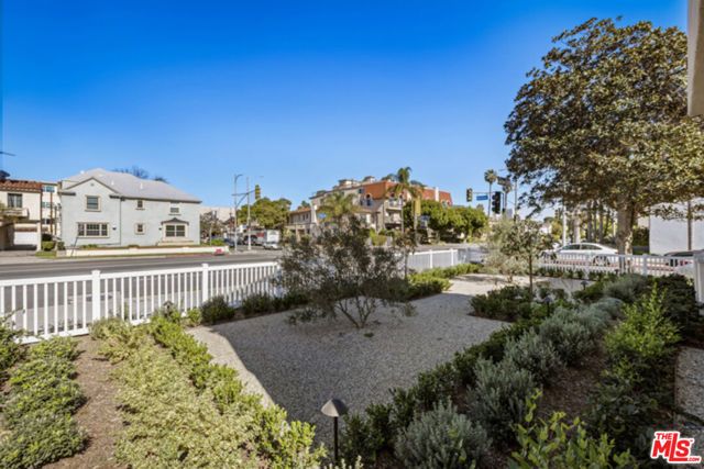 8664 W Olympic Boulevard, Los Angeles, CA 90035