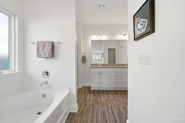 3797 Hawks Landing Cir, Pace, FL 32571