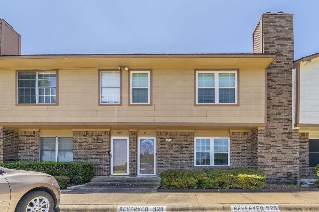 929 Vedral Place 929, Cedar Hill, TX 75104