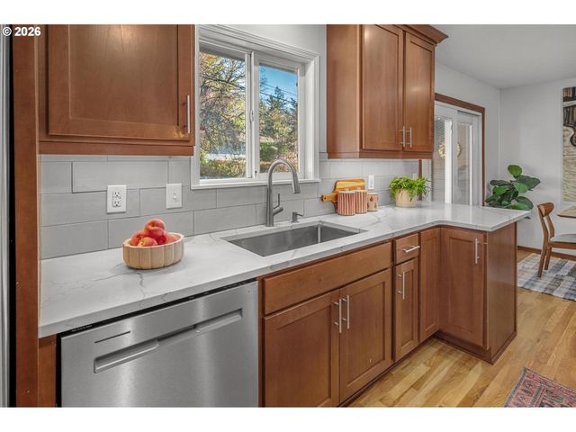 13562 Sw 63RD Pl, Portland, OR 97219