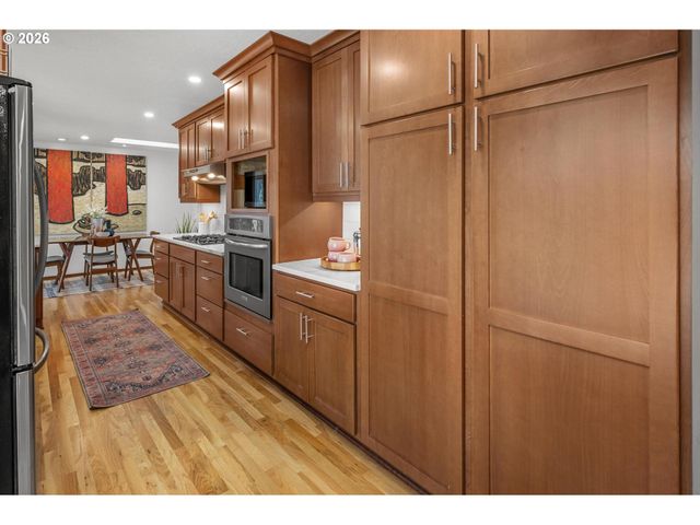 13562 Sw 63RD Pl, Portland, OR 97219