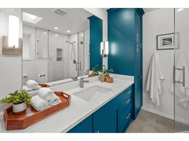 13562 Sw 63RD Pl, Portland, OR 97219