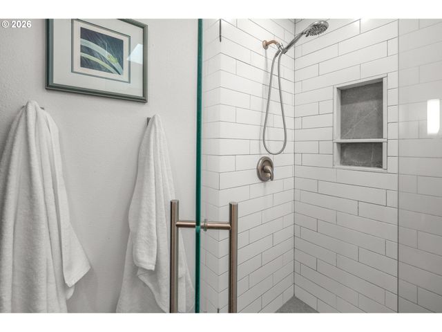 13562 Sw 63RD Pl, Portland, OR 97219