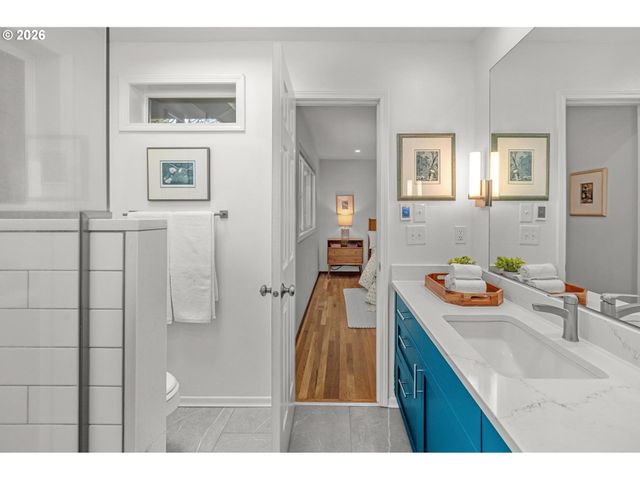 13562 Sw 63RD Pl, Portland, OR 97219