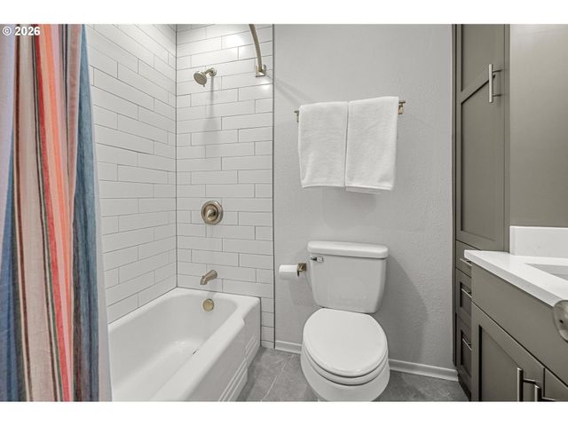 13562 Sw 63RD Pl, Portland, OR 97219