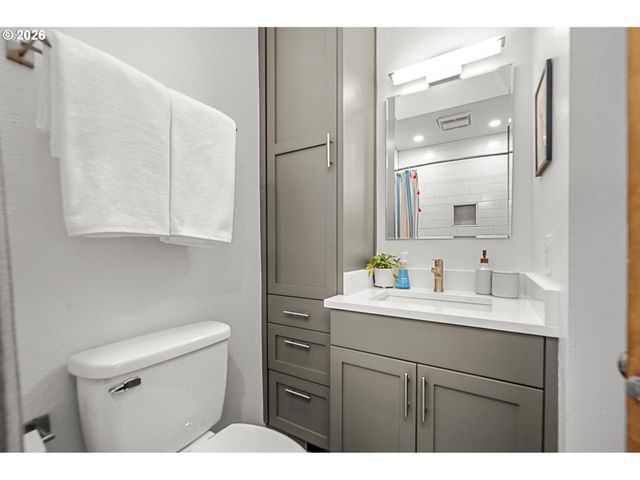 13562 Sw 63RD Pl, Portland, OR 97219